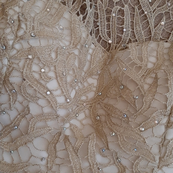 Short crem/off white dress. - Picture 4 of 4